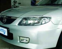 Mra��tka p�edn�ch sv�tlomet� lepen� Mazda 323 od r.v.10/2001