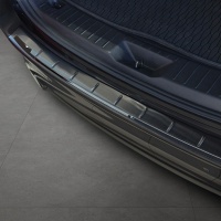 Kryt prahu zadn�ch dve�� nerez �ern�/�ern� leskl� Mazda CX-60 -- od roku v�roby 2022-