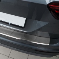 Nerezový kryt prahu zadních dveří s hranou Mazda 3 IV 5dv. -- od roku výroby 2019- Nerezový kryt prahu zadních dveří s hranou Mazda 3 IV 5dv. -- od roku výroby 2019-